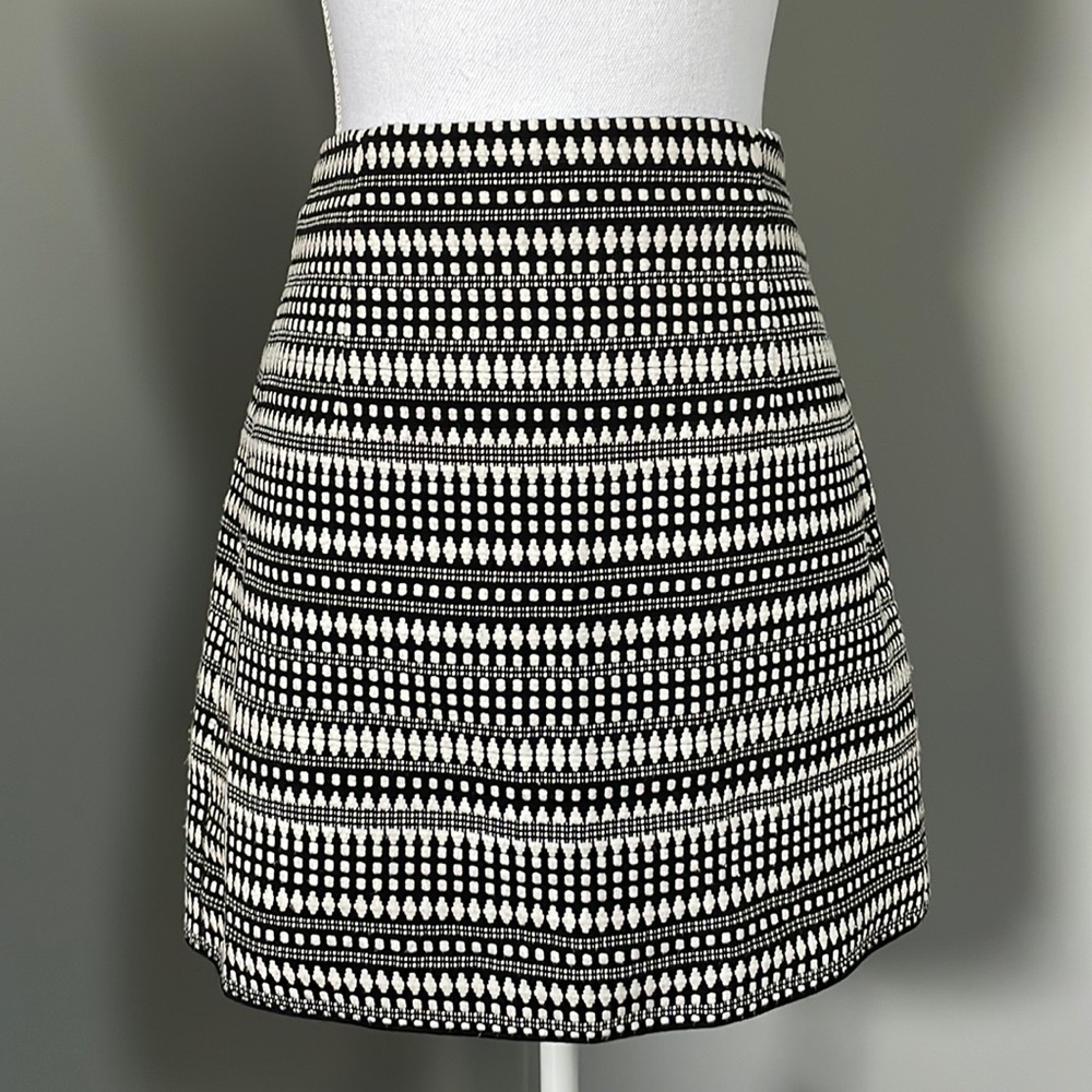ZARA WOMAN JACQUARD BLACK & WHITE HIGH WAIST MINI SKIRT